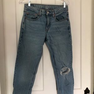 American Eagle light wash size 6 long, frayed bottoms